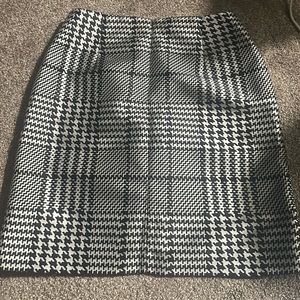 White House black market houndstooth patterned skirt